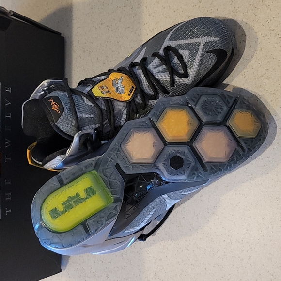 Lebron Twelve Wolf Grey - Picture 3 of 7
